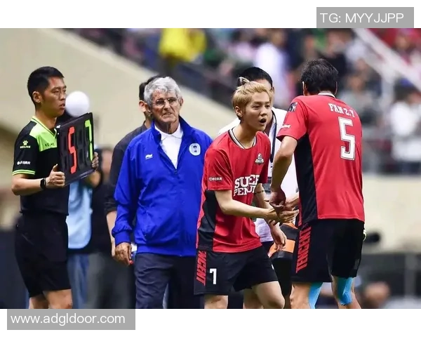 娱乐圈明星与足球明星的交集与碰撞探讨他们的生活与事业背后的故事